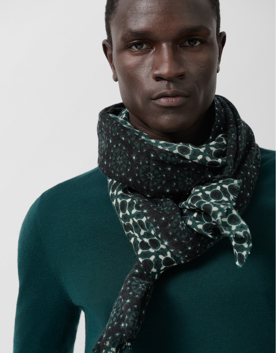 Panelled scarf 6in green tones - Man - AW2025 | Roberto Verino