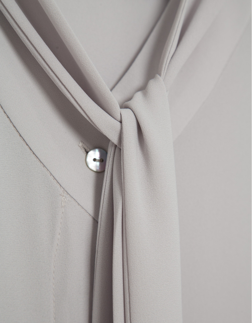 Oversized gray bow-neck blouse - Woman - AW2025 | Roberto Verino
