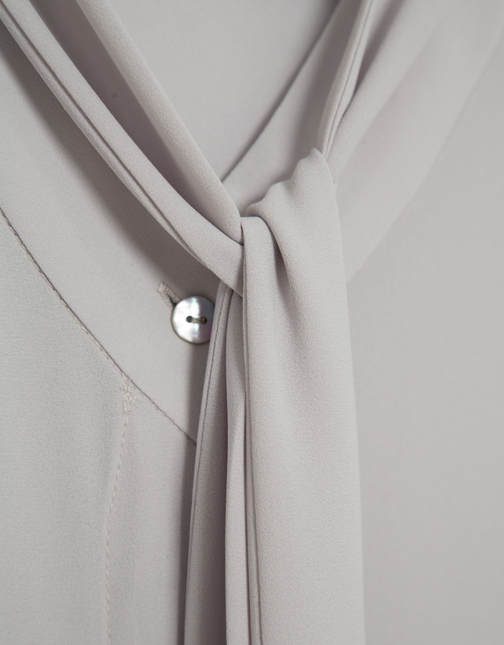 Oversized gray bow-neck blouse - Woman - AW2025 | Roberto Verino