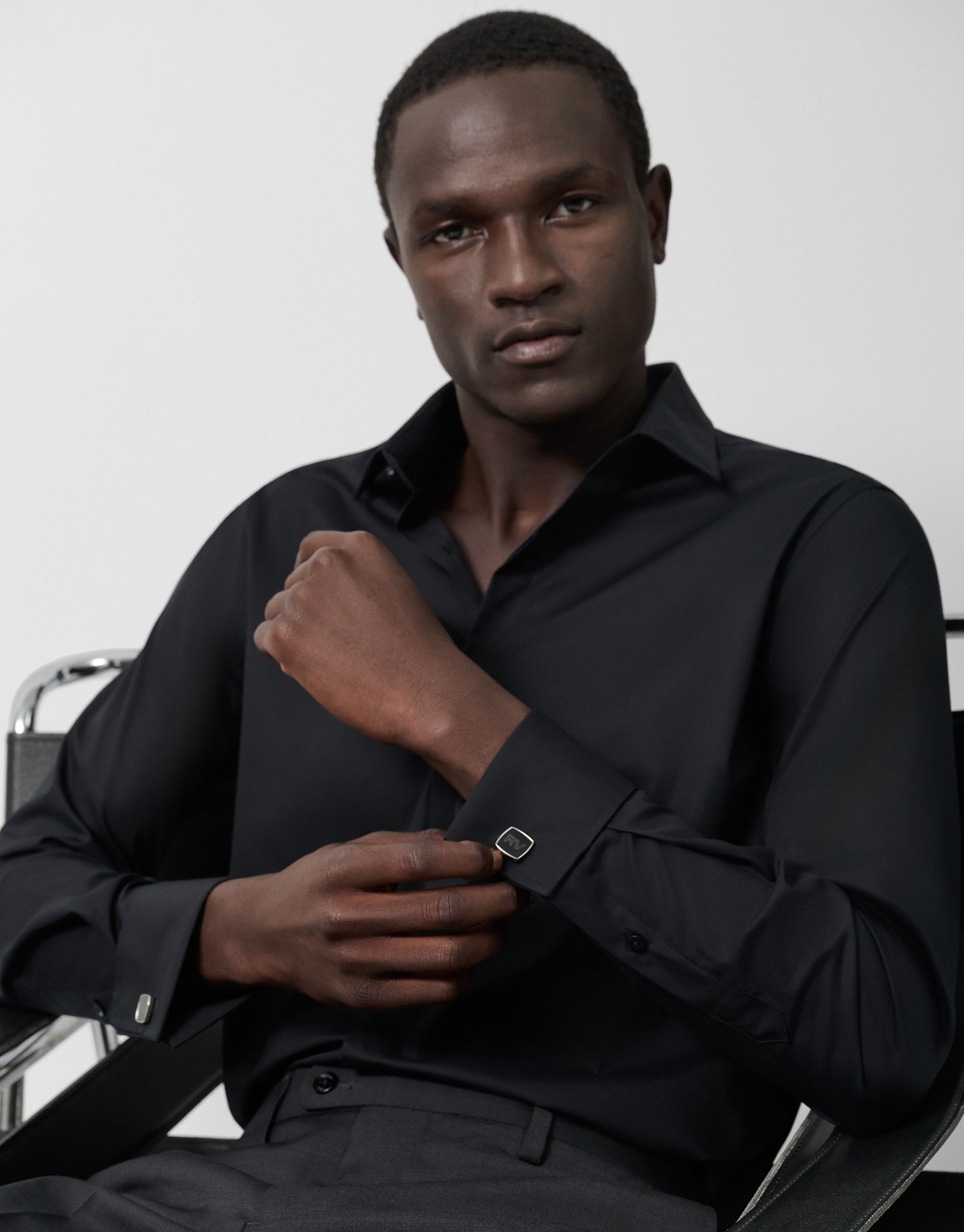 Slim fit black dress shirt with twin cuffs | Roberto Verino