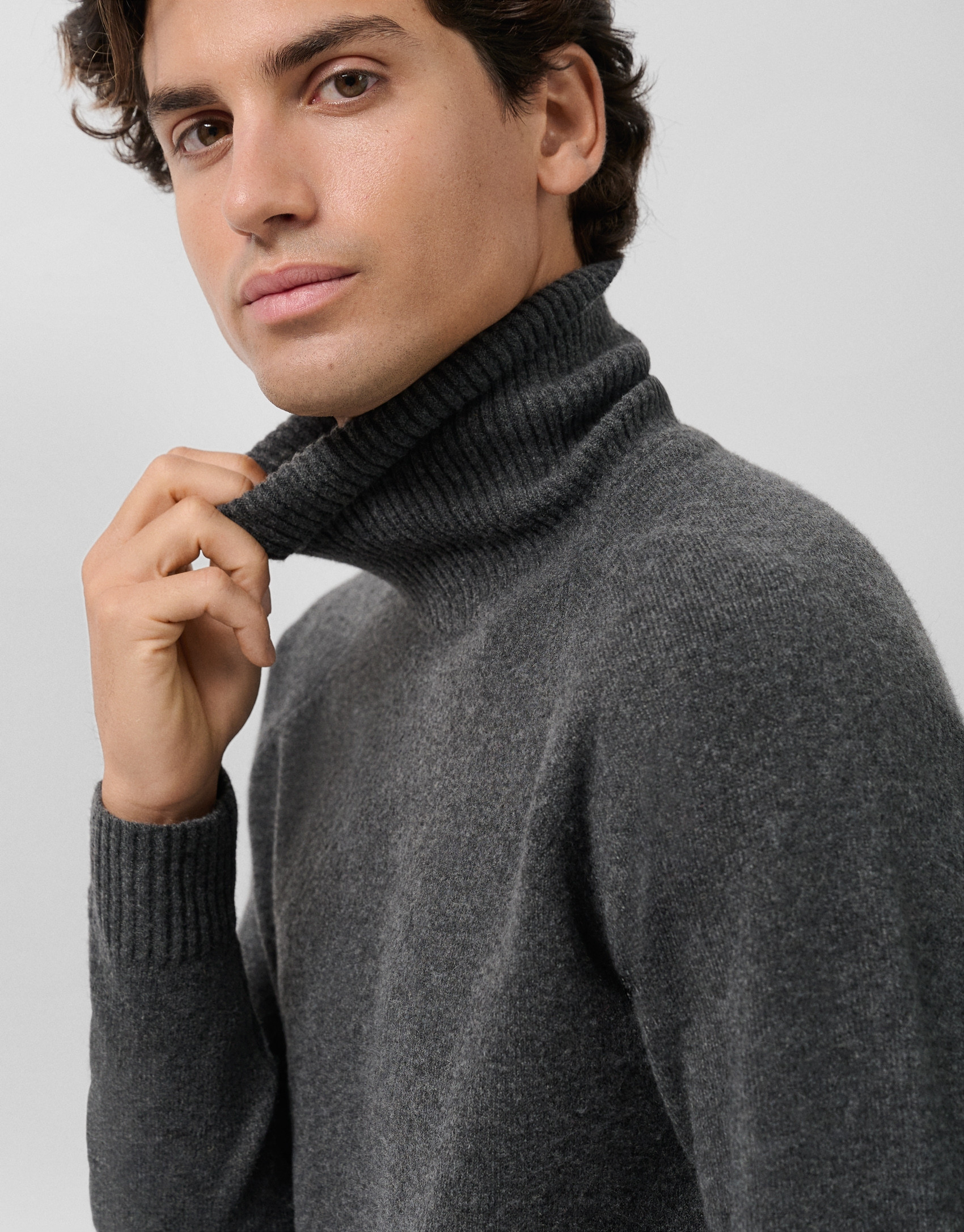 Jersey cuello cisne gris melange oscuro | Roberto Verino