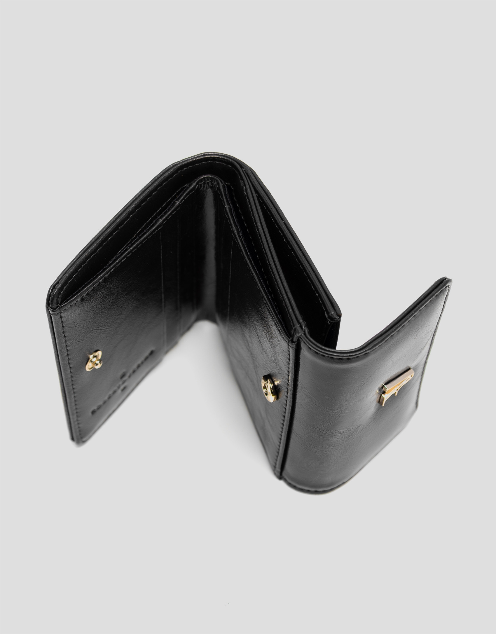 Margot Mini wallet in black crackled leather | Roberto Verino
