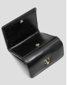 Margot Mini wallet in black crackled leather | Roberto Verino