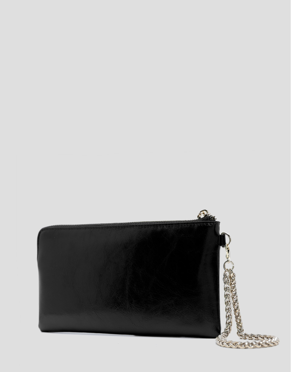 Margot chain wallet in black crackled leather | Roberto Verino