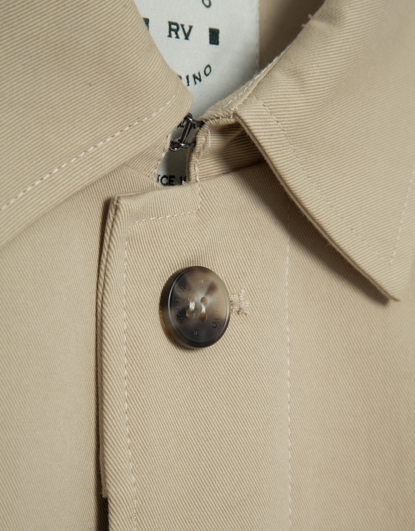 Beige raglan sleeve trench coat - Man - SS2026 | Roberto Verino
