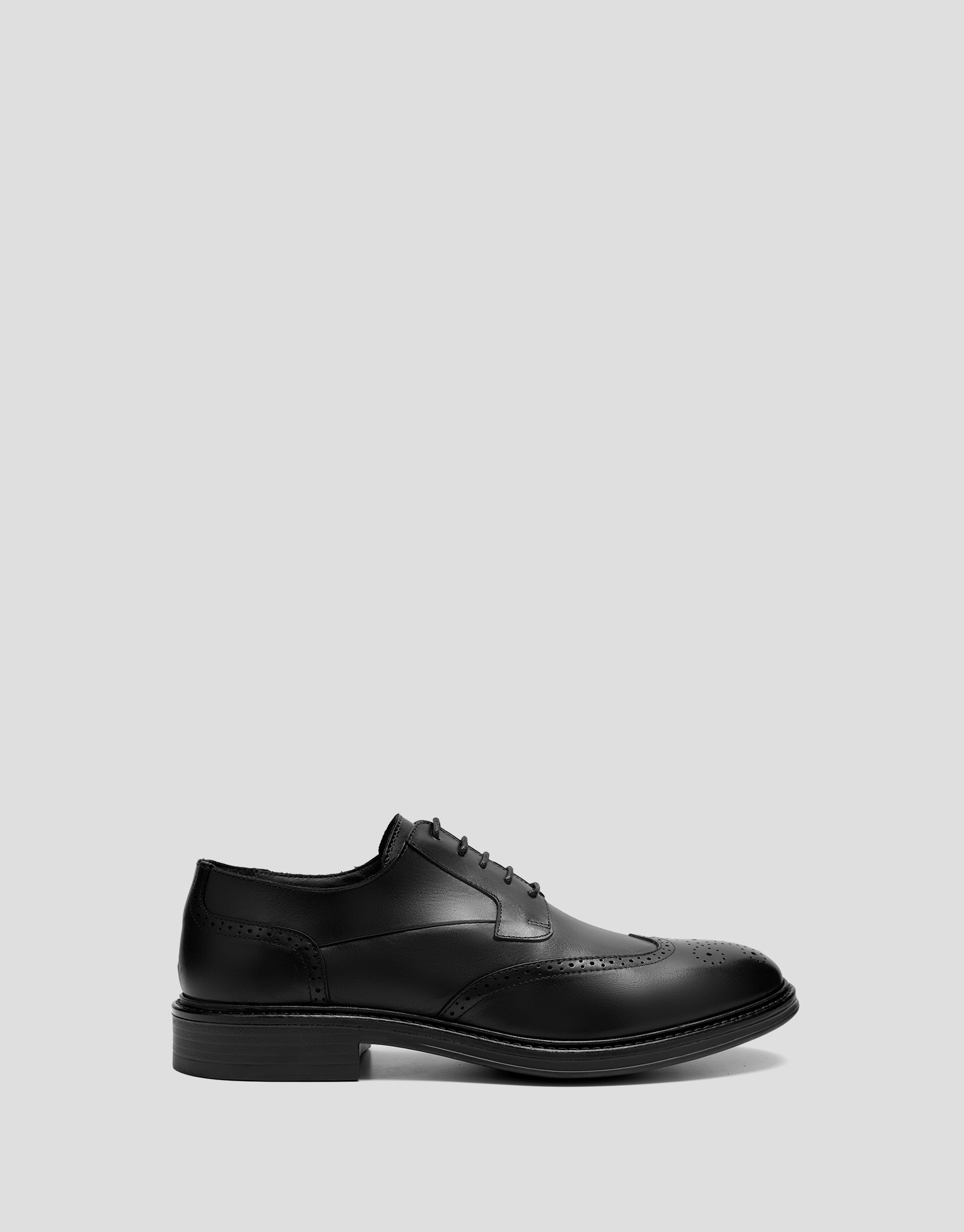 Black leather blucher-style brogue shoes - Man | Roberto Verino