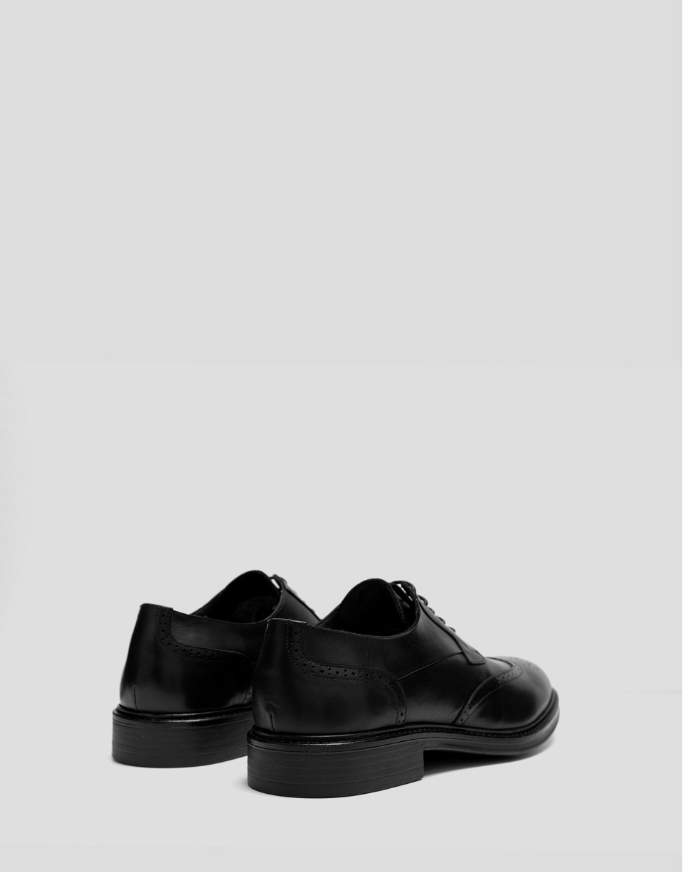 Black leather blucher-style brogue shoes - Man | Roberto Verino