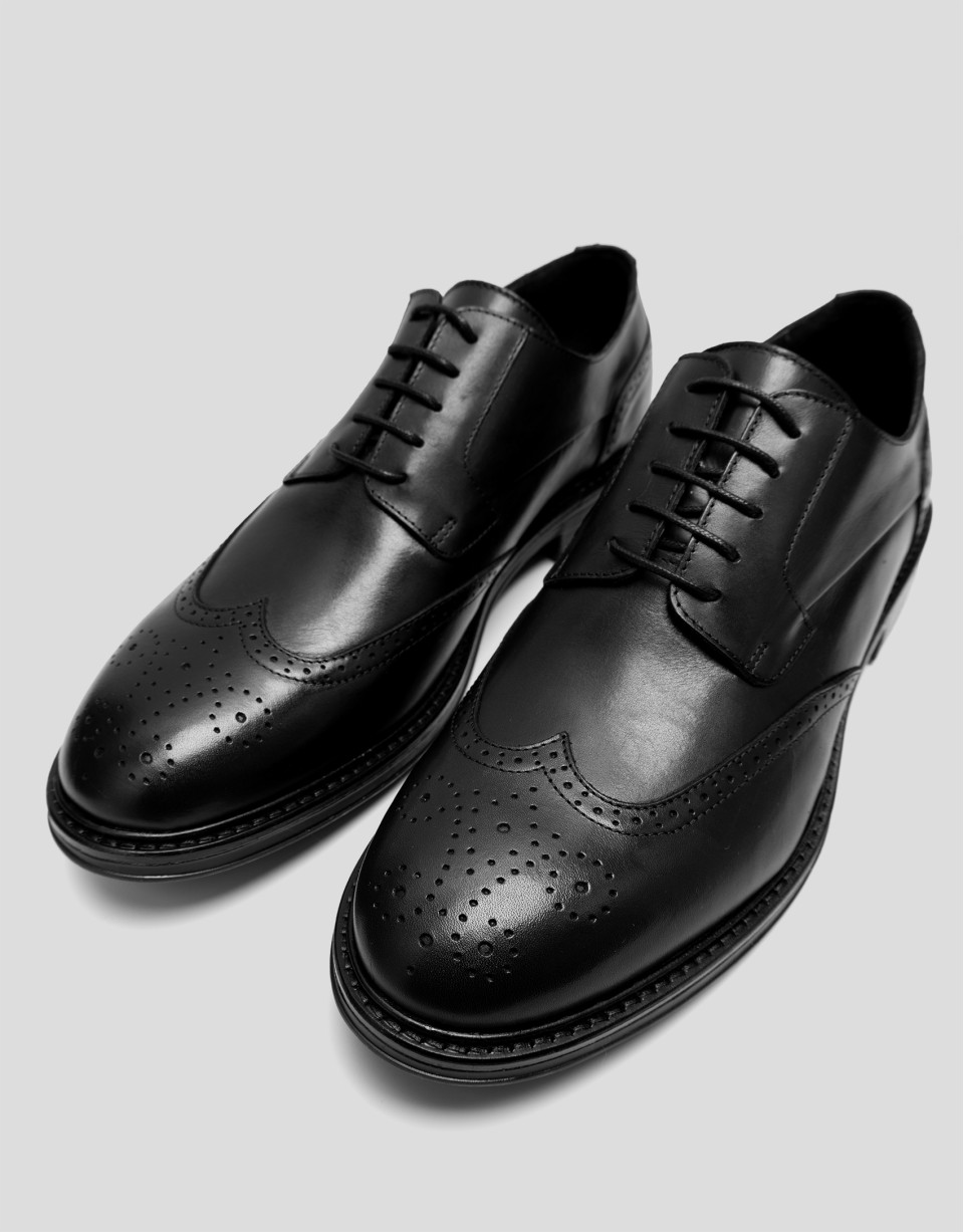 Black leather blucher-style brogue shoes - Man | Roberto Verino