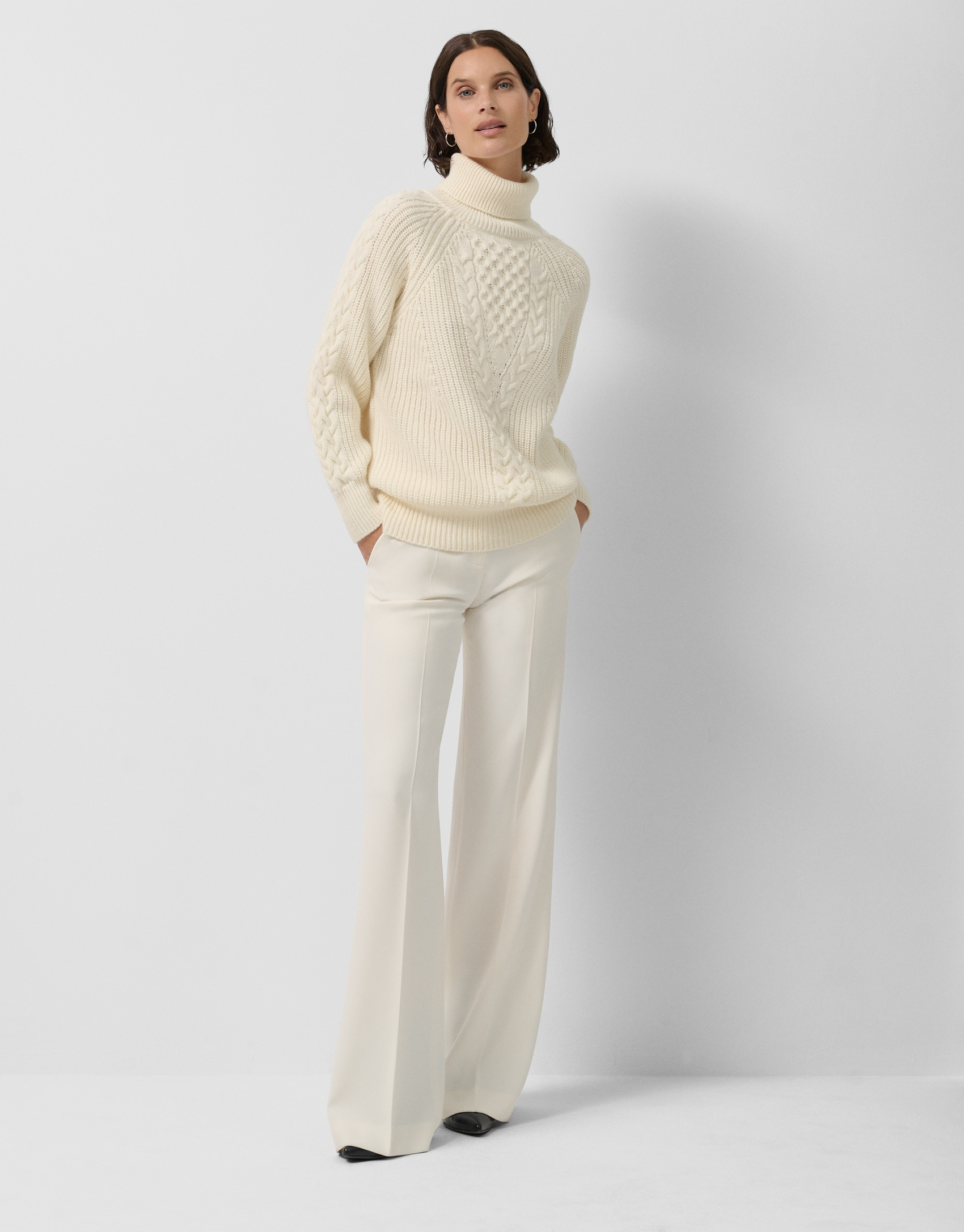 Ecru thick knitted sweater - Woman - AW2025 | Roberto Verino