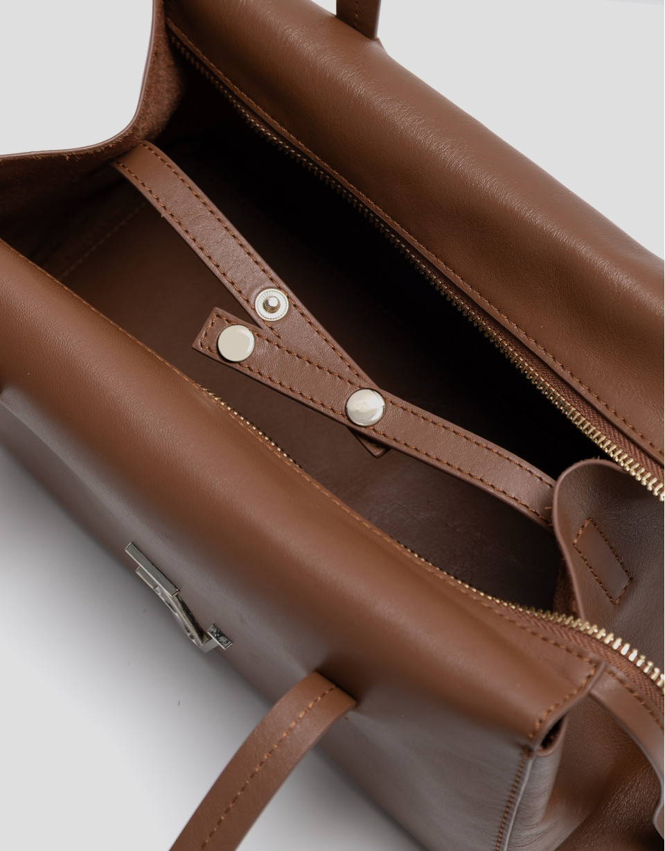 Megan Zipper shoulder bag in light brown leather | Roberto Verino
