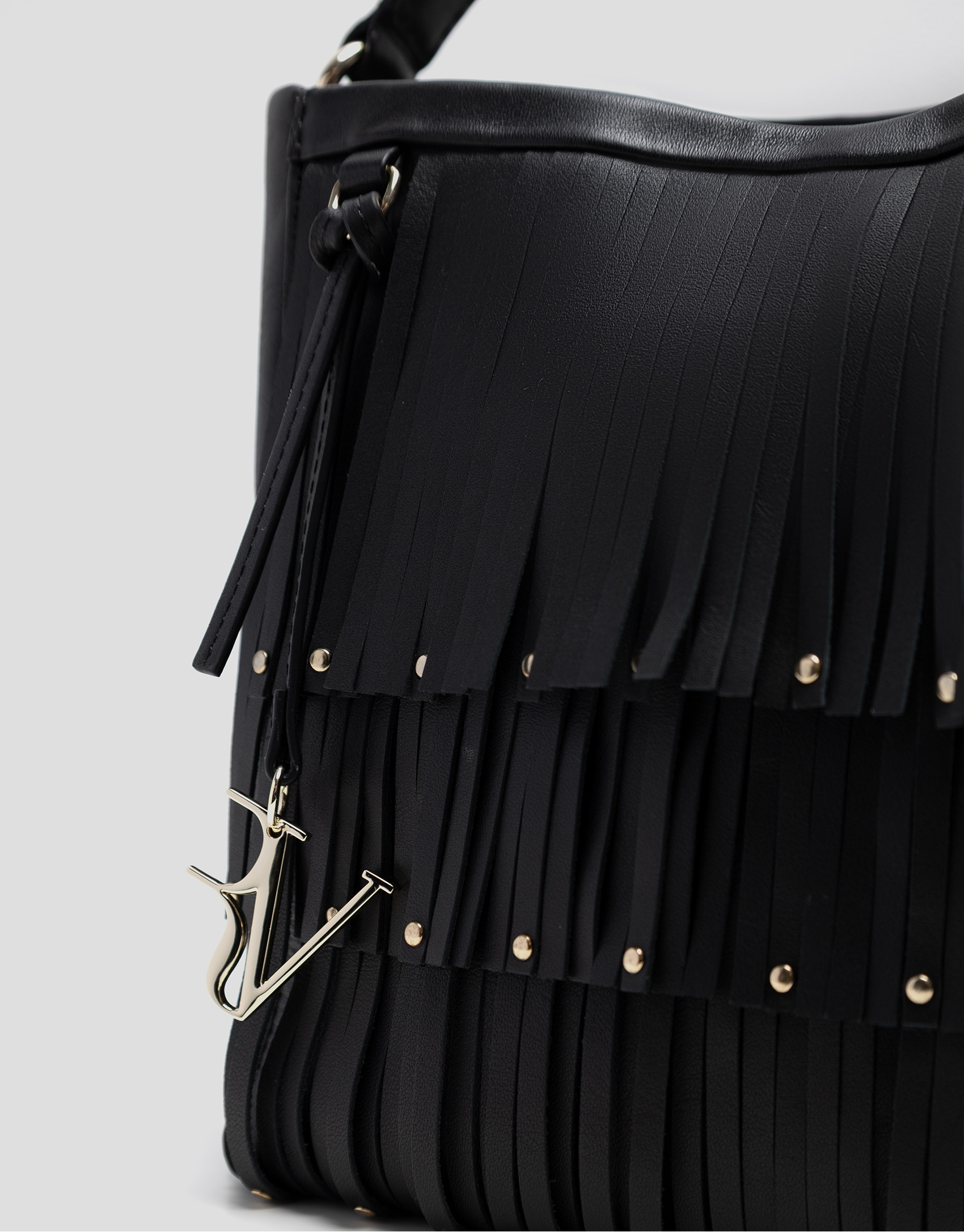 Bolso Bucket Chloe piel negro con flecos | Roberto Verino