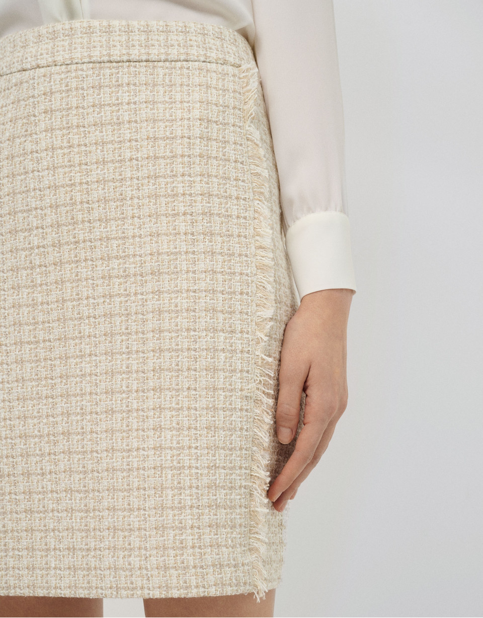 Short skirt in beige weave with fancy thread | Roberto Verino