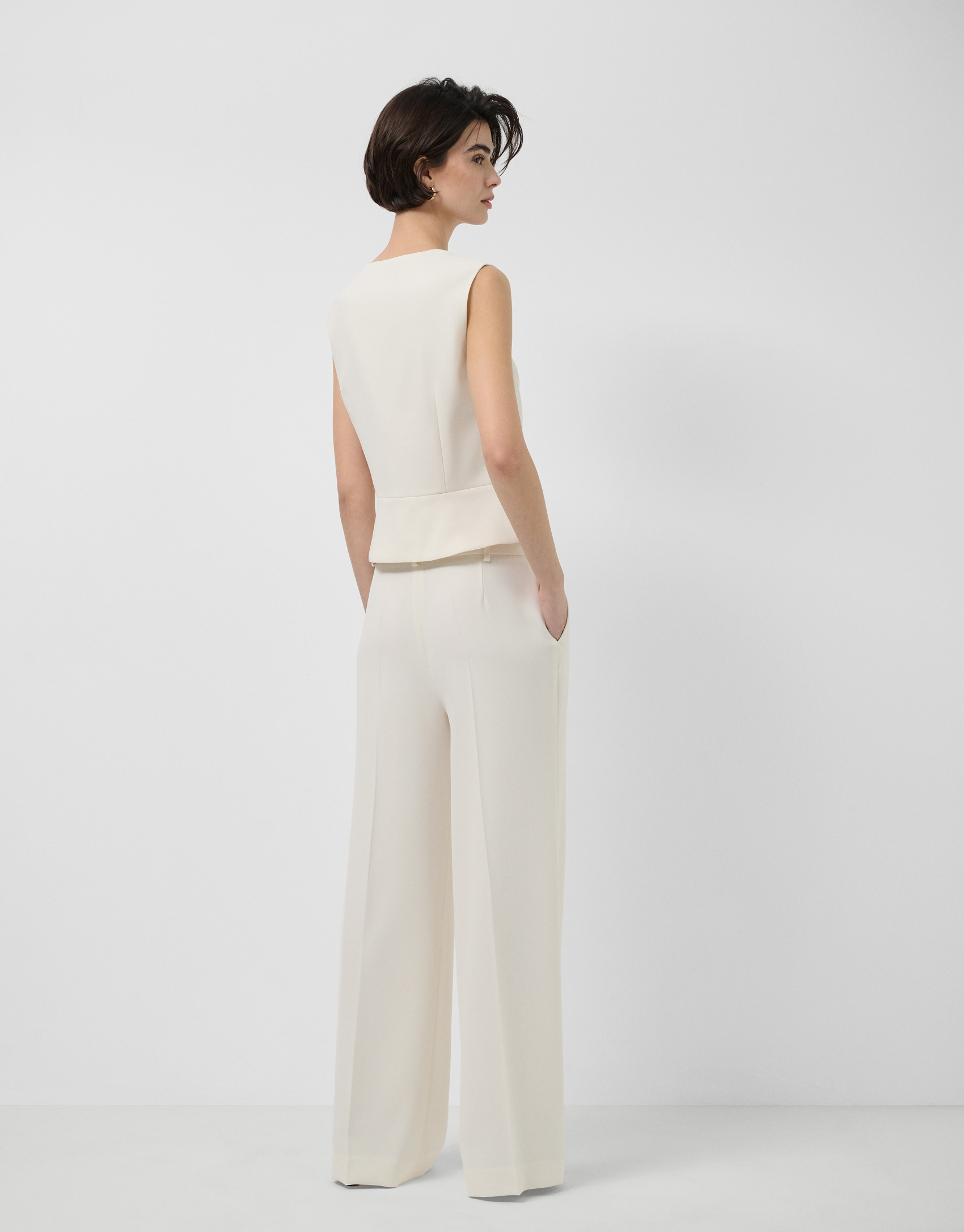 Straight trousers with crepe pleats in ecru | Roberto Verino