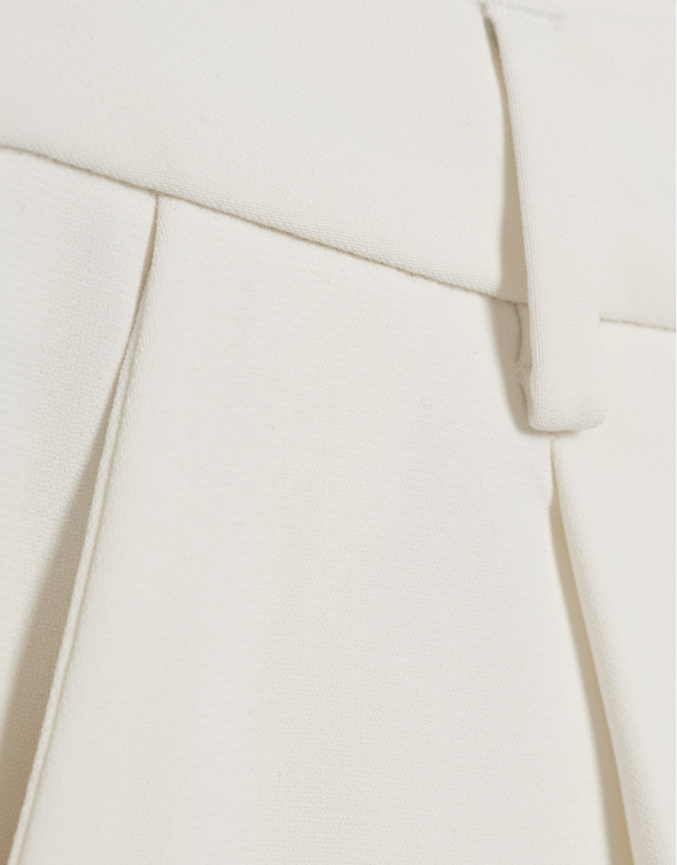 Straight trousers with crepe pleats in ecru | Roberto Verino