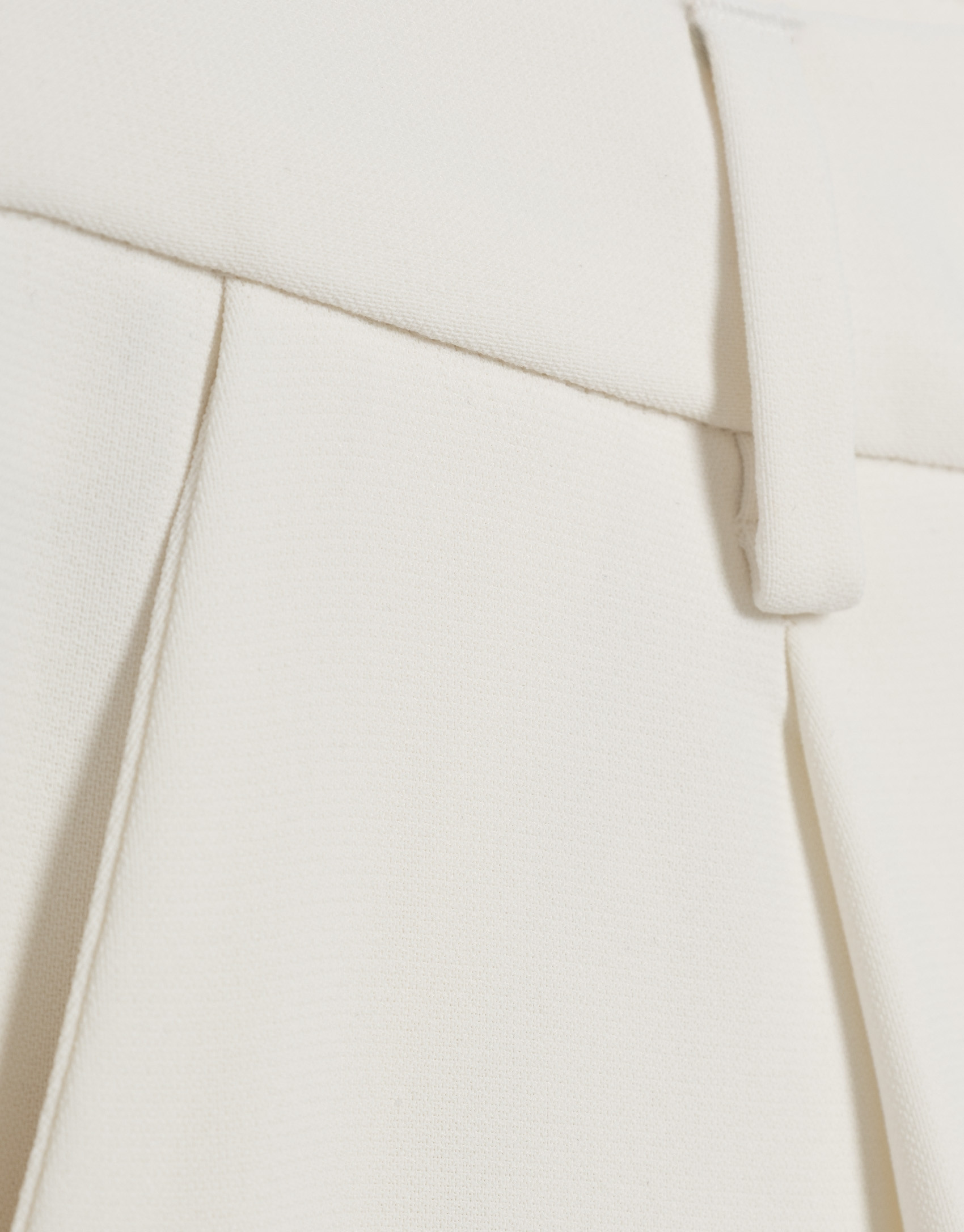 Straight trousers with crepe pleats in ecru | Roberto Verino