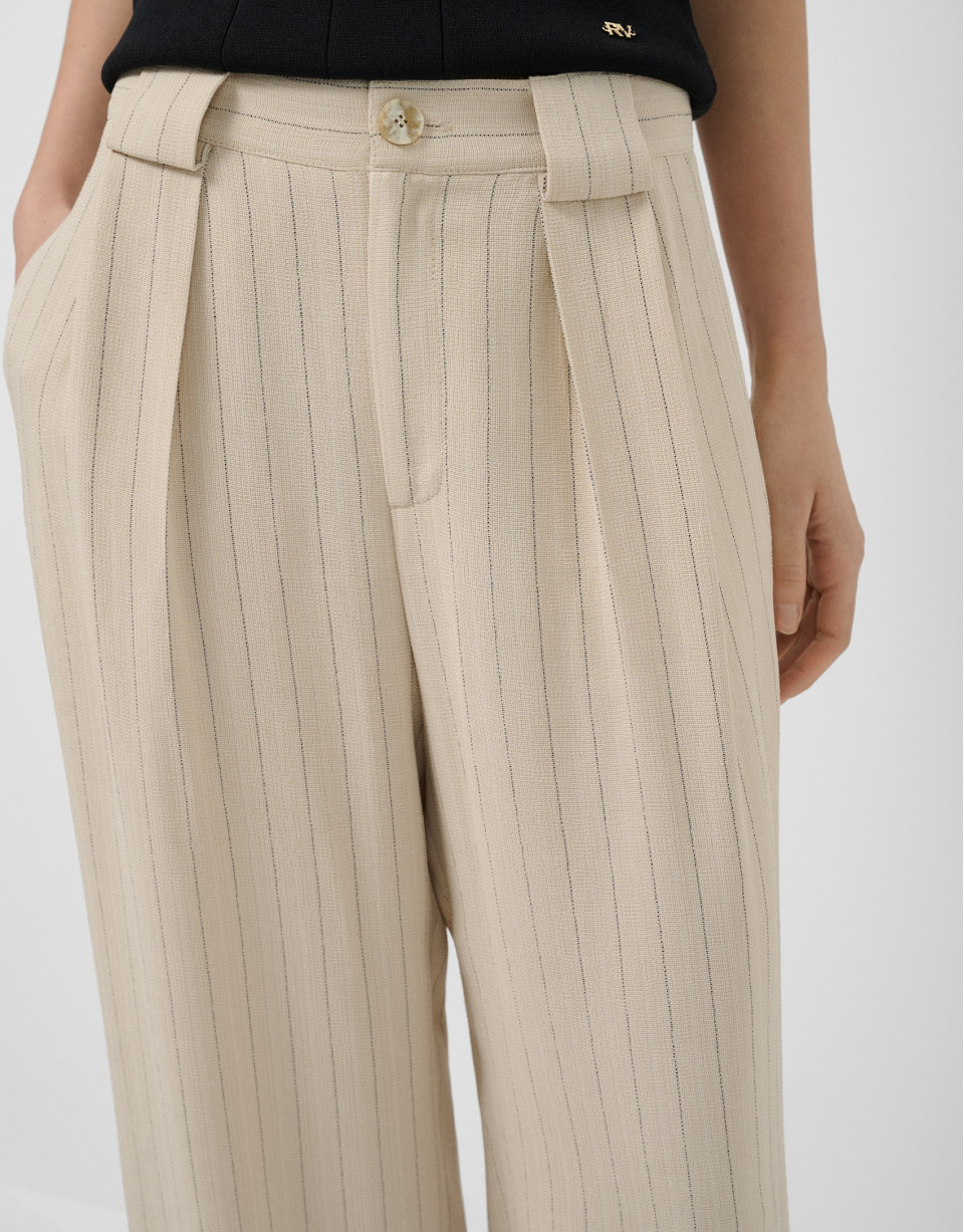Pantalón con pliegues beige con raya ... | Roberto Verino