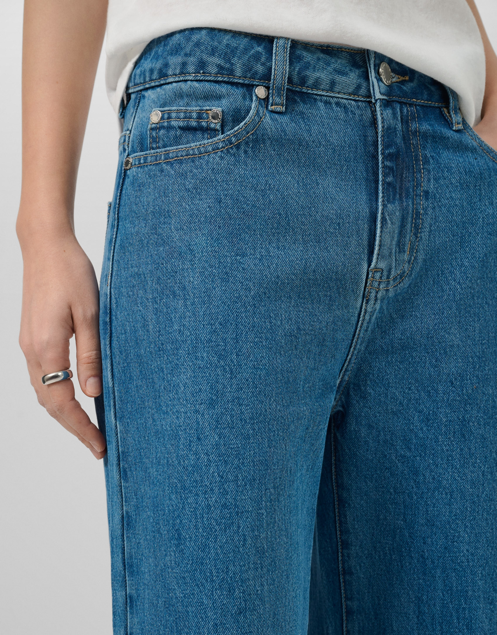 Pantalón vaquero ancho azul personalizado en... | Roberto Verino
