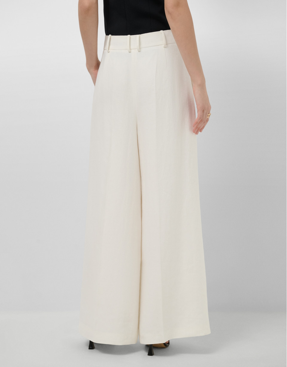 Wide-leg trousers with pleats in off-white ... | Roberto Verino