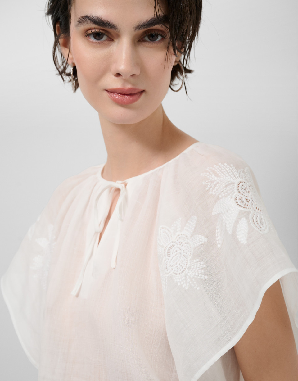 White ramie blouse with floral embroidery | Roberto Verino