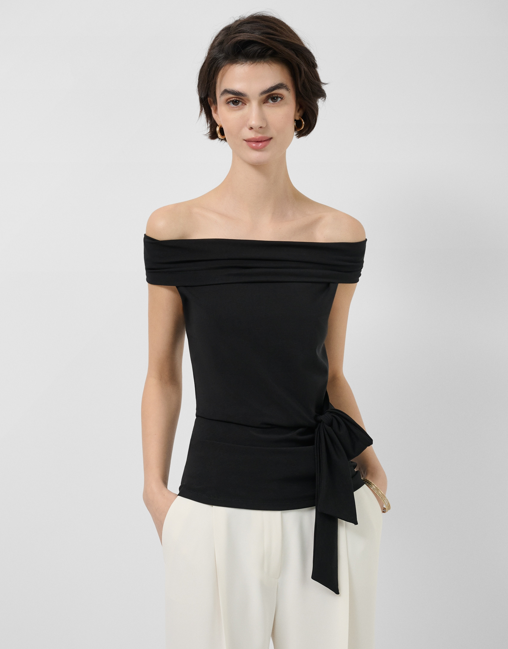 Black cut-out sleeveless T-shirt - Woman | Roberto Verino