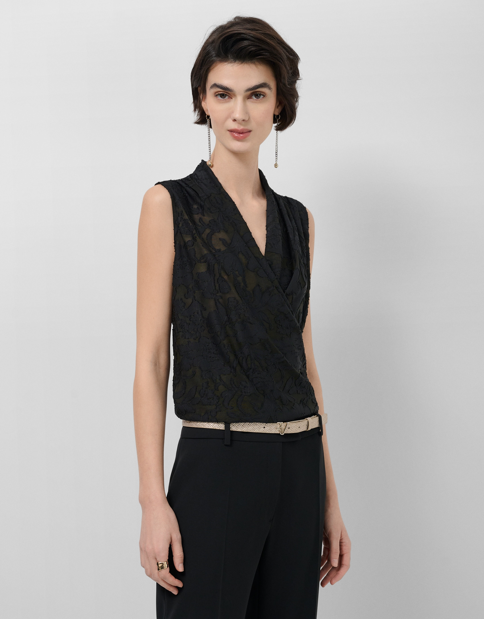 Black devoré knit crossover sleeveless T-shirt | Roberto Verino