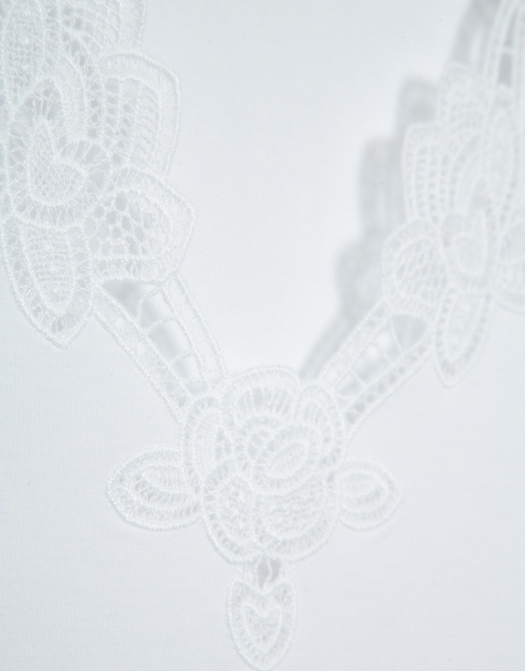 White short-sleeved T-shirt with embroidered ... | Roberto Verino