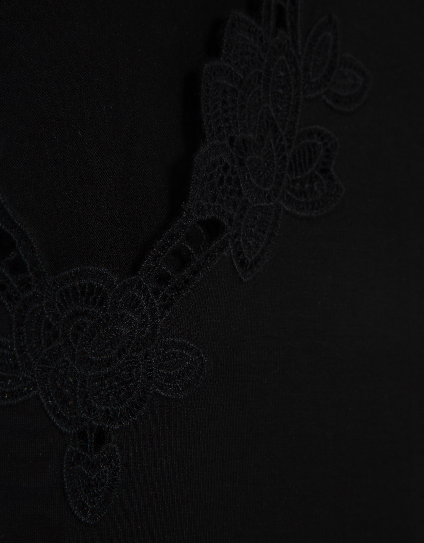 Black short-sleeved T-shirt with embroidered ... | Roberto Verino