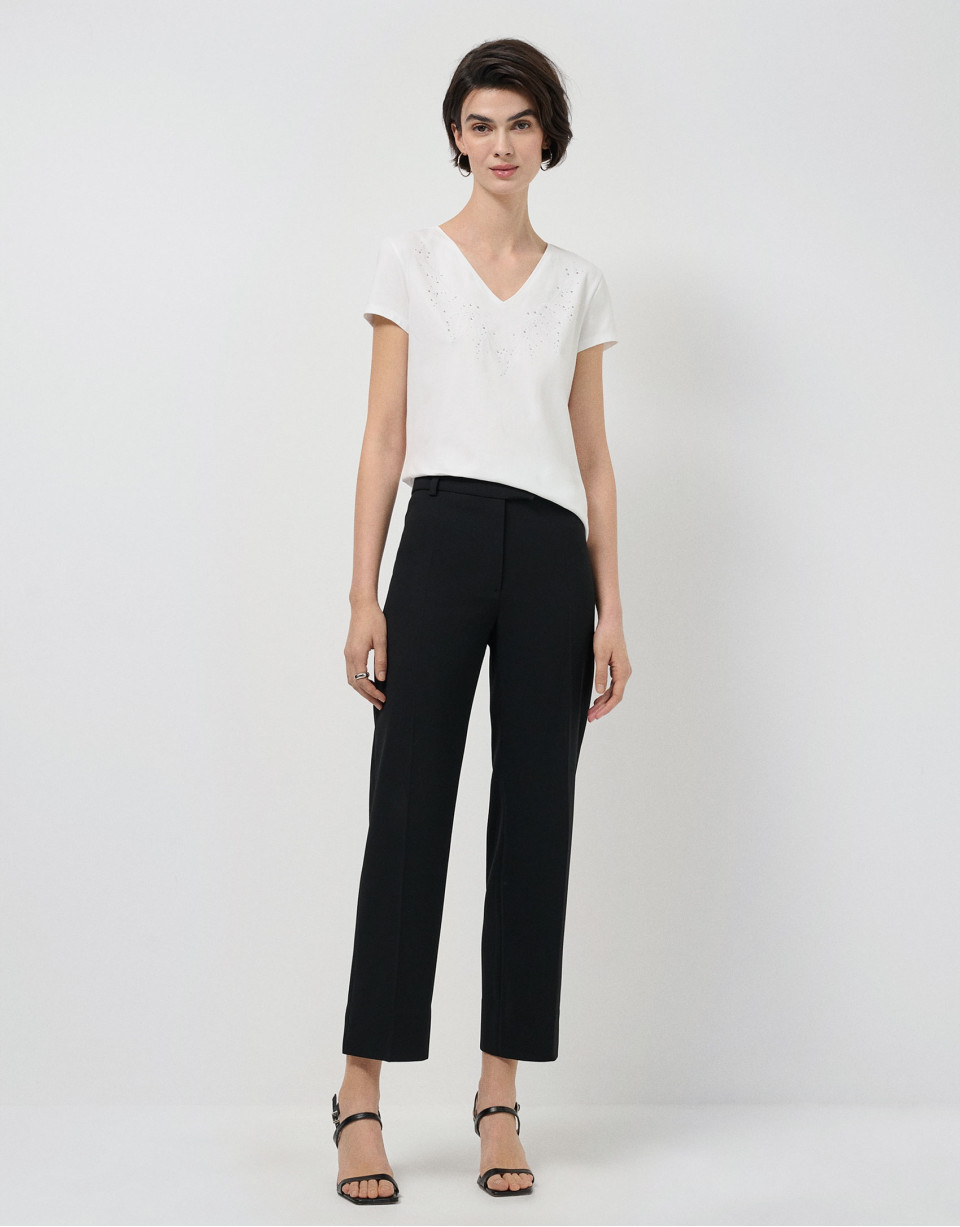 White short-sleeved T-shirt with embroidered ... | Roberto Verino