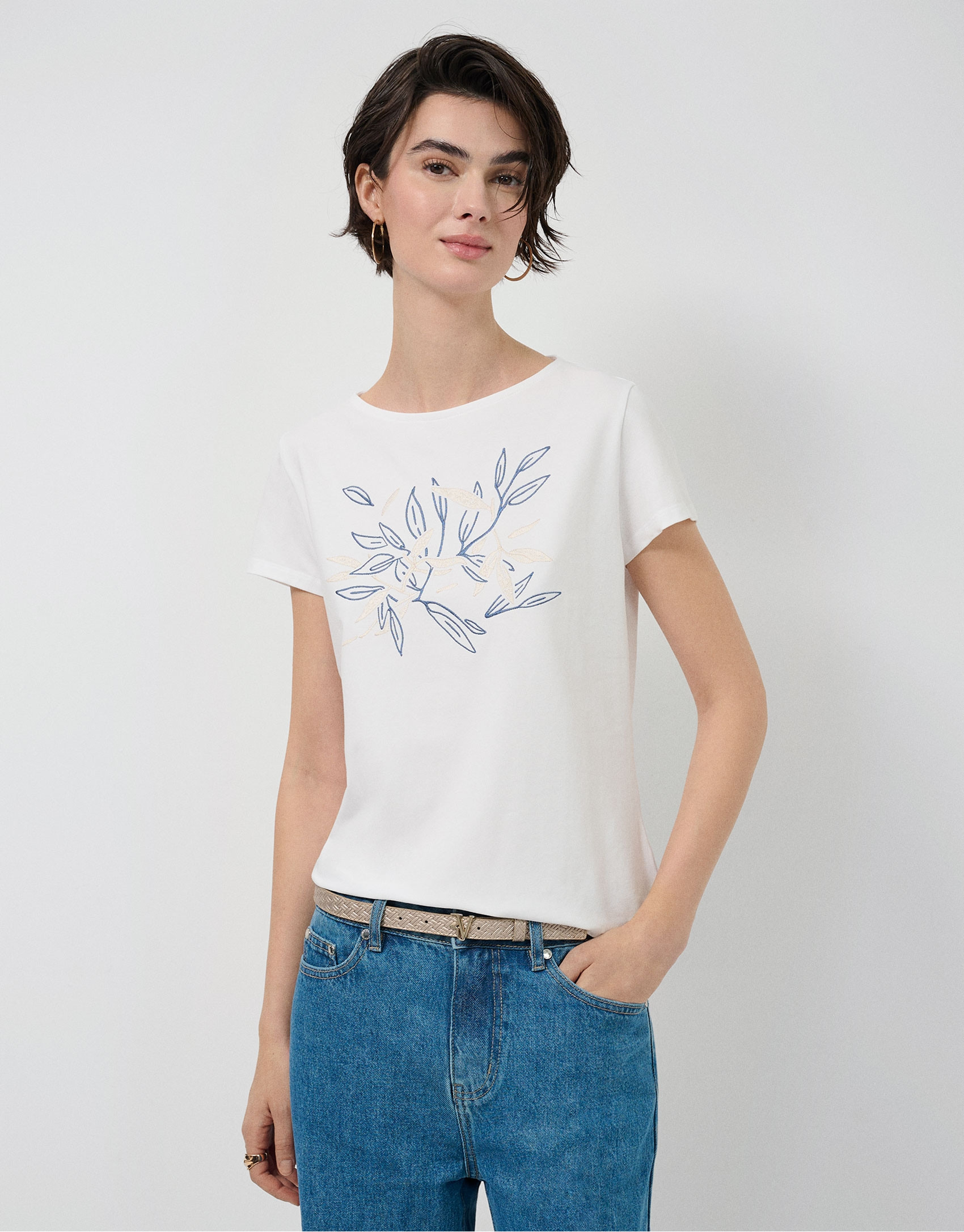 White short-sleeved T-shirt with floral ... | Roberto Verino