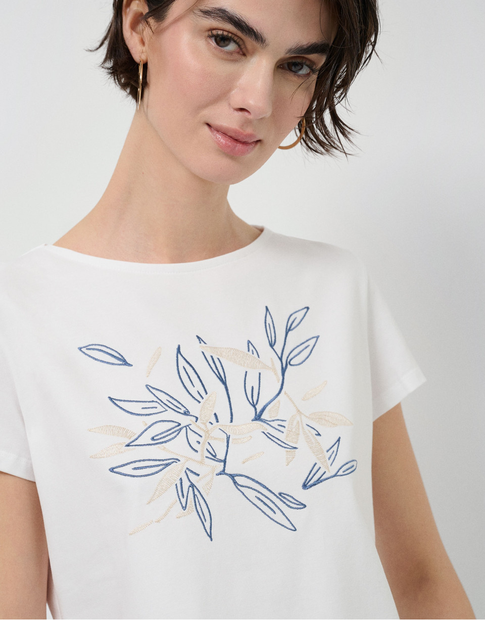 White short-sleeved T-shirt with floral ... | Roberto Verino