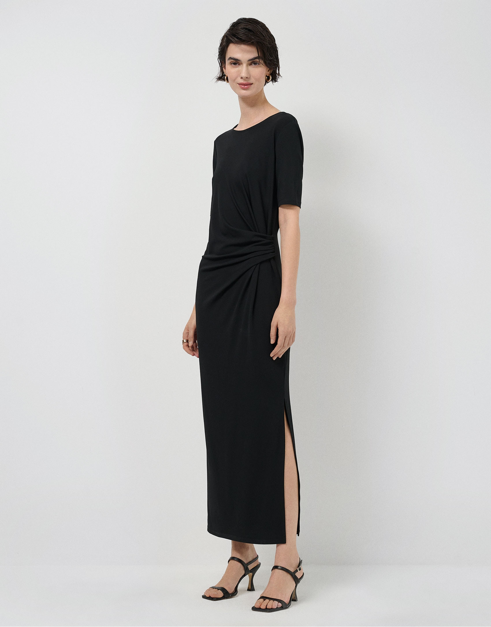 Black short-sleeved gathered knit dress - Woman | Roberto Verino