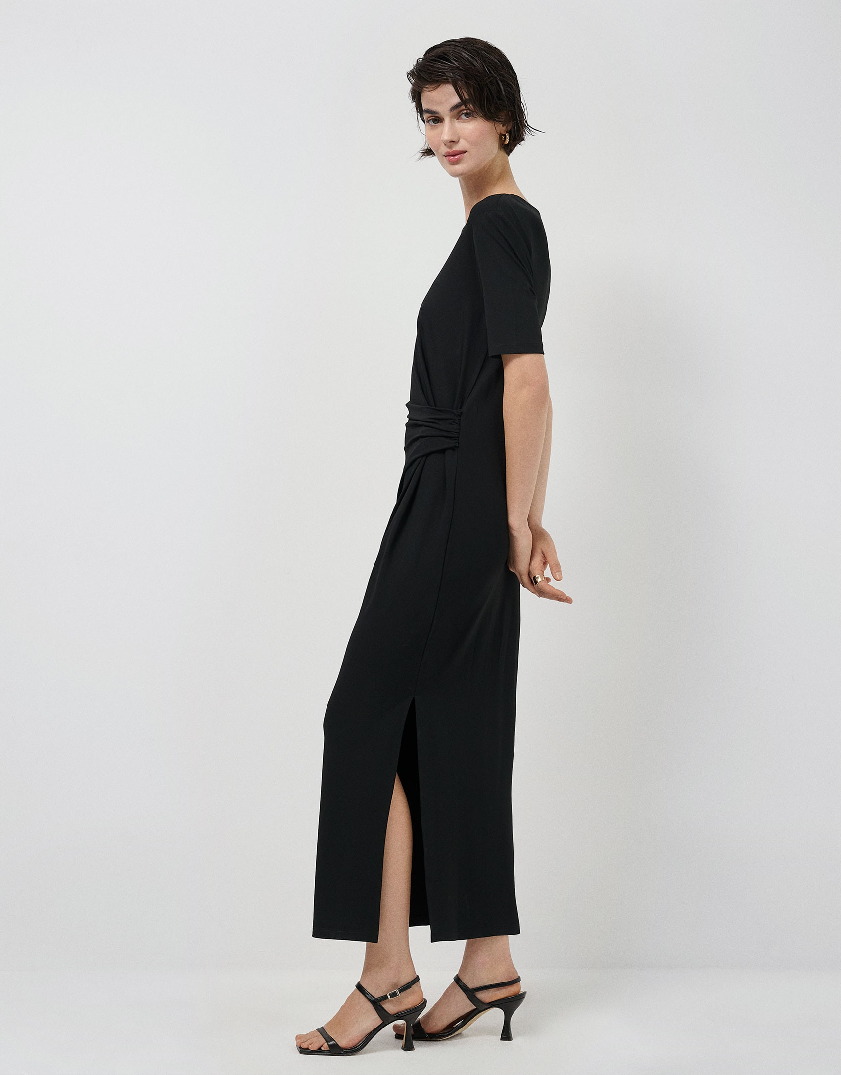 Black short-sleeved gathered knit dress - Woman | Roberto Verino