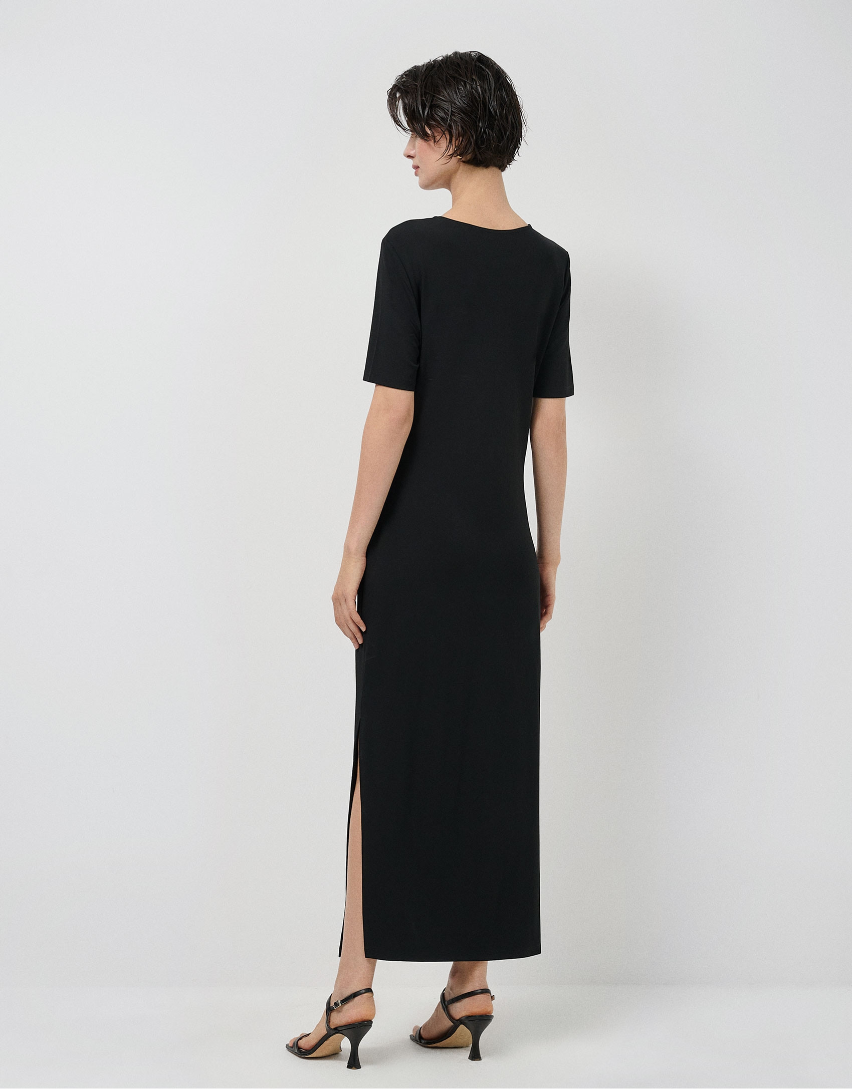 Black short-sleeved gathered knit dress - Woman | Roberto Verino