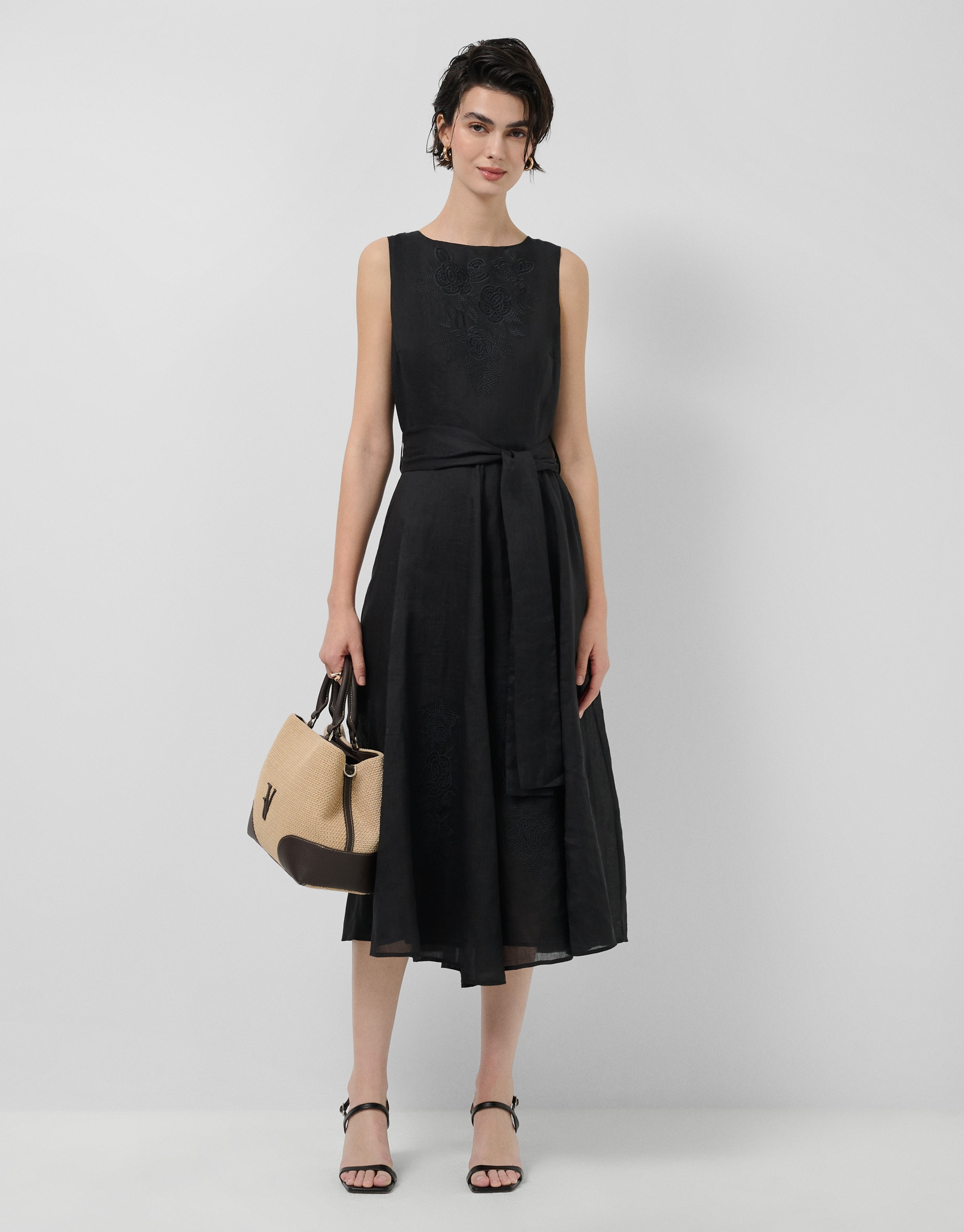 Vestido ramio negro con bordado floral a tono | Roberto Verino