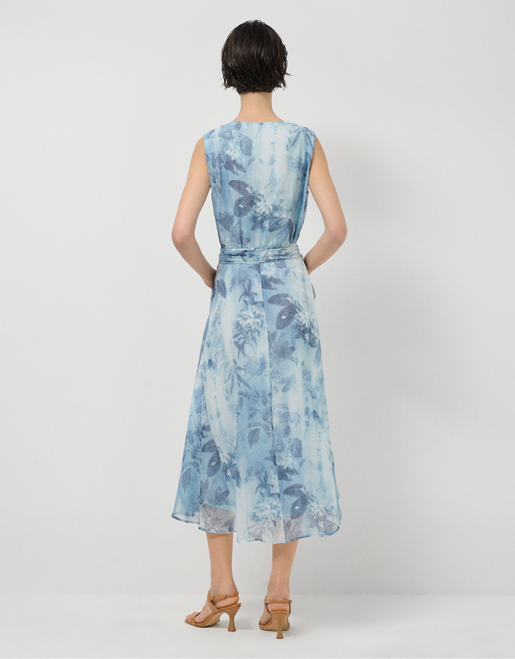 Vestido midi sin mangas tejido ligero tonos ... | Roberto Verino