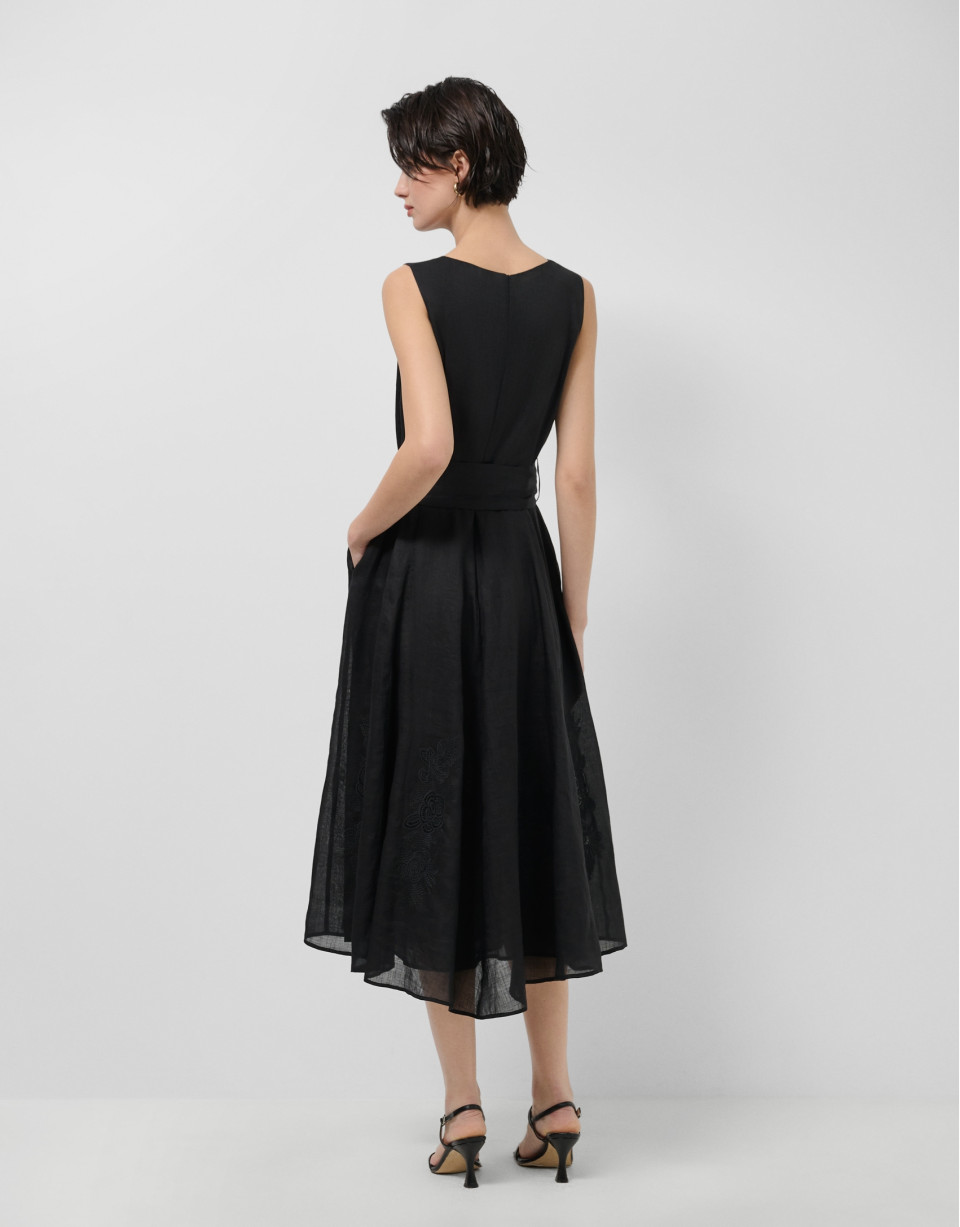 Vestido ramio negro con bordado floral a tono | Roberto Verino