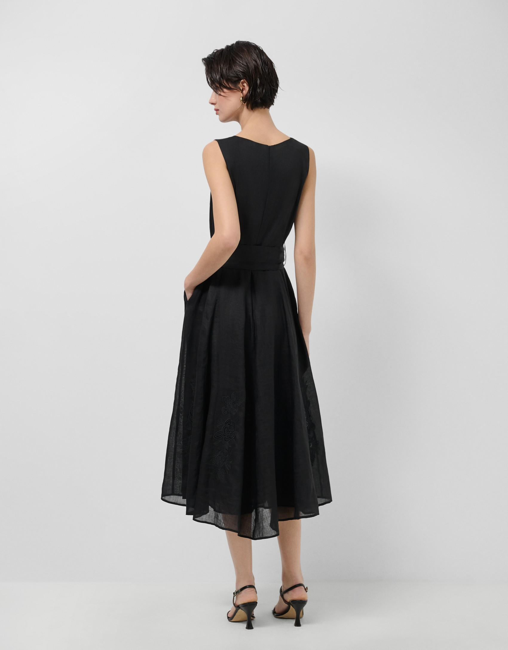Black ramie dress with matching floral ... | Roberto Verino