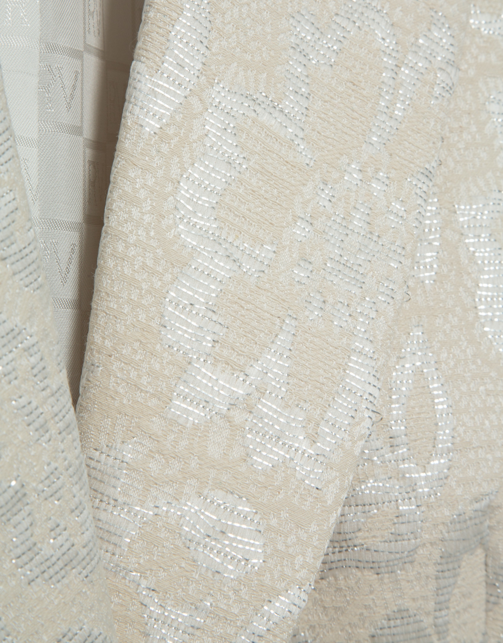Chaqueta corta beige jacquard floral plata ... | Roberto Verino