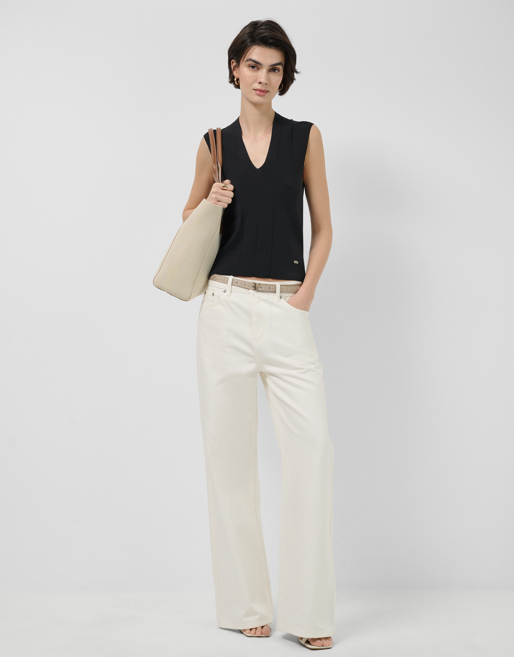 Black V-neck top in plain knit - Woman - SS2026 | Roberto Verino