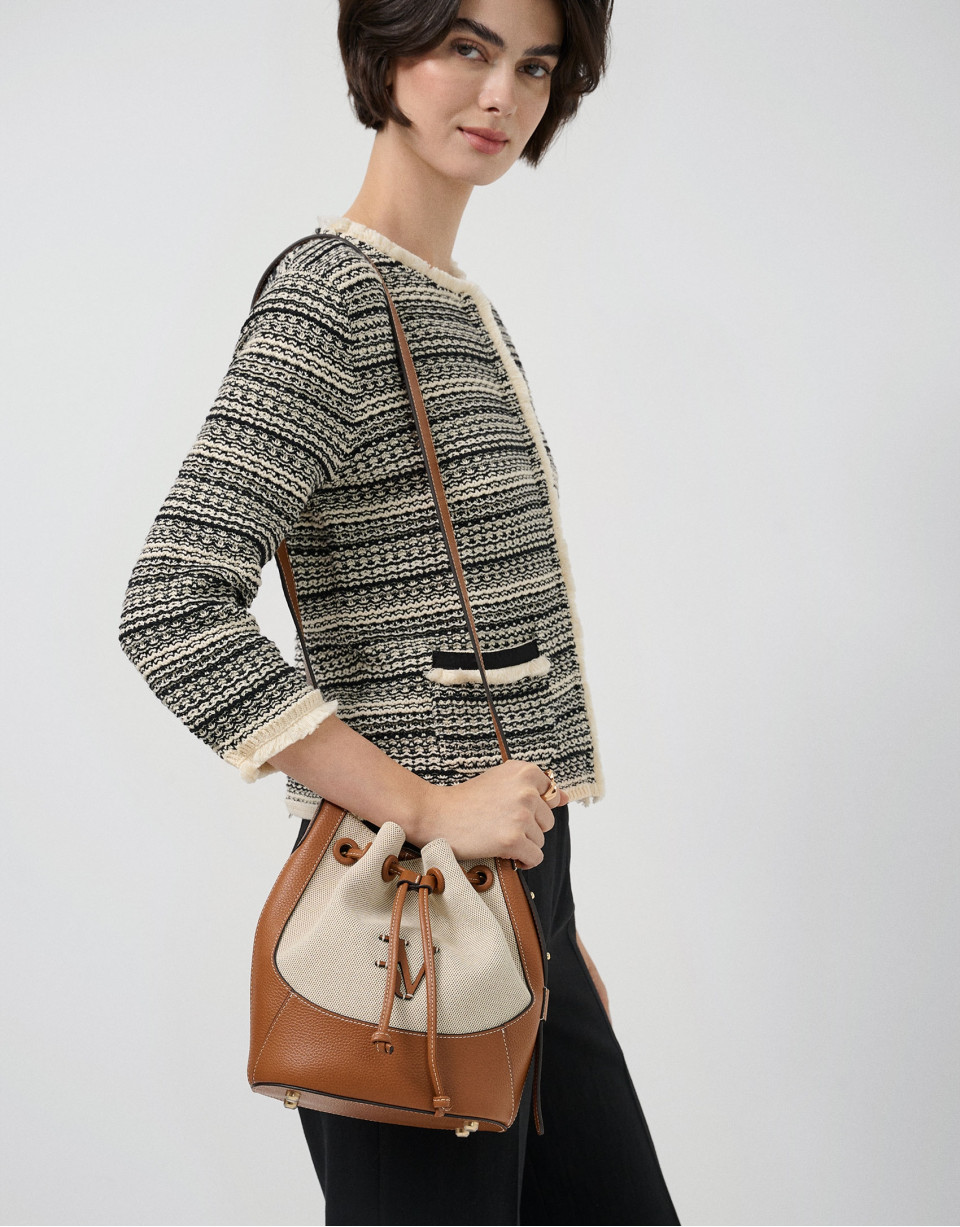 Iera Bucket shoulder bag in canvas and camel ... | Roberto Verino