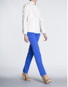 Pantalón algodón recto 5 bolsillos azul Klein.