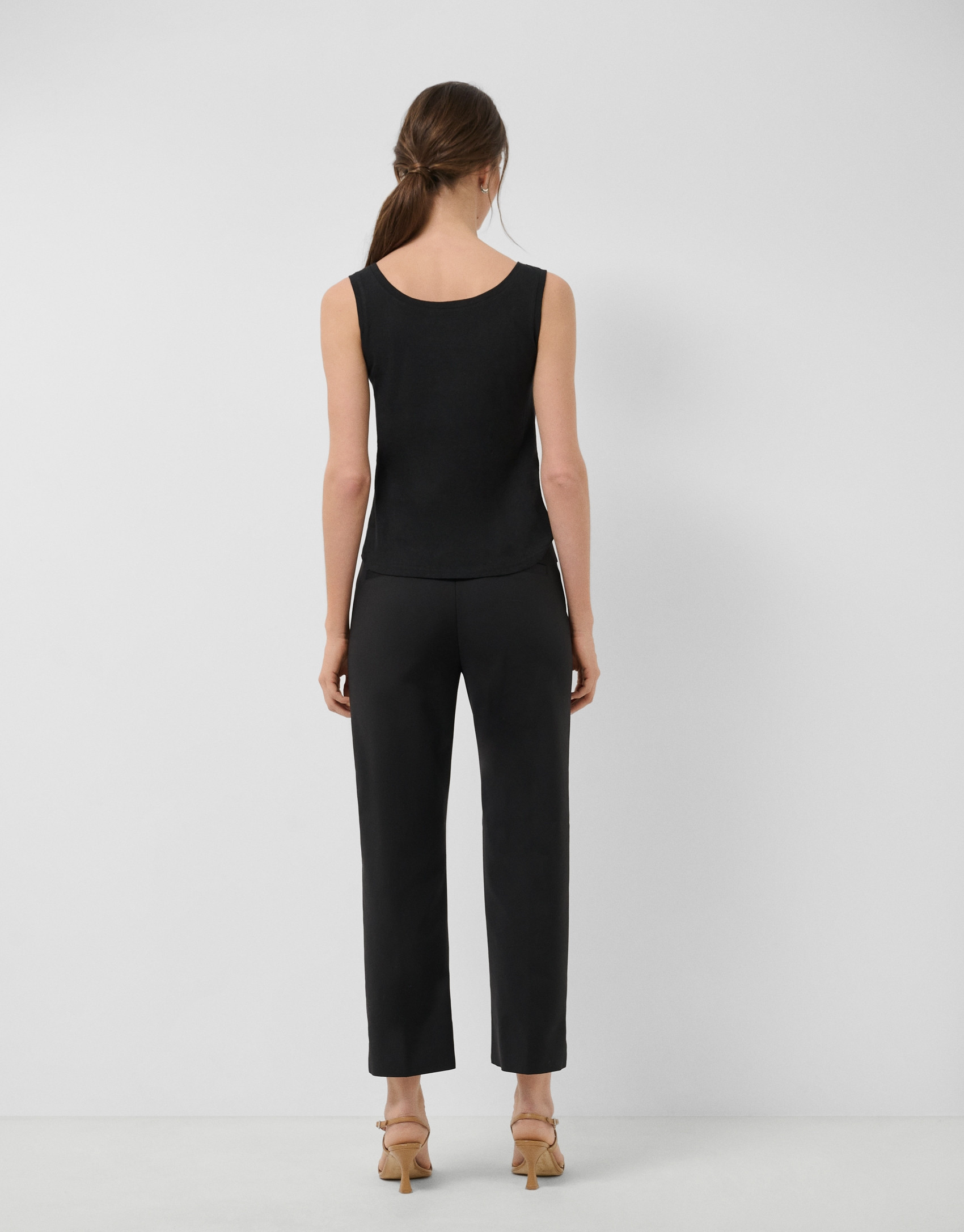 Trousers with technical fabric black tabs | Roberto Verino