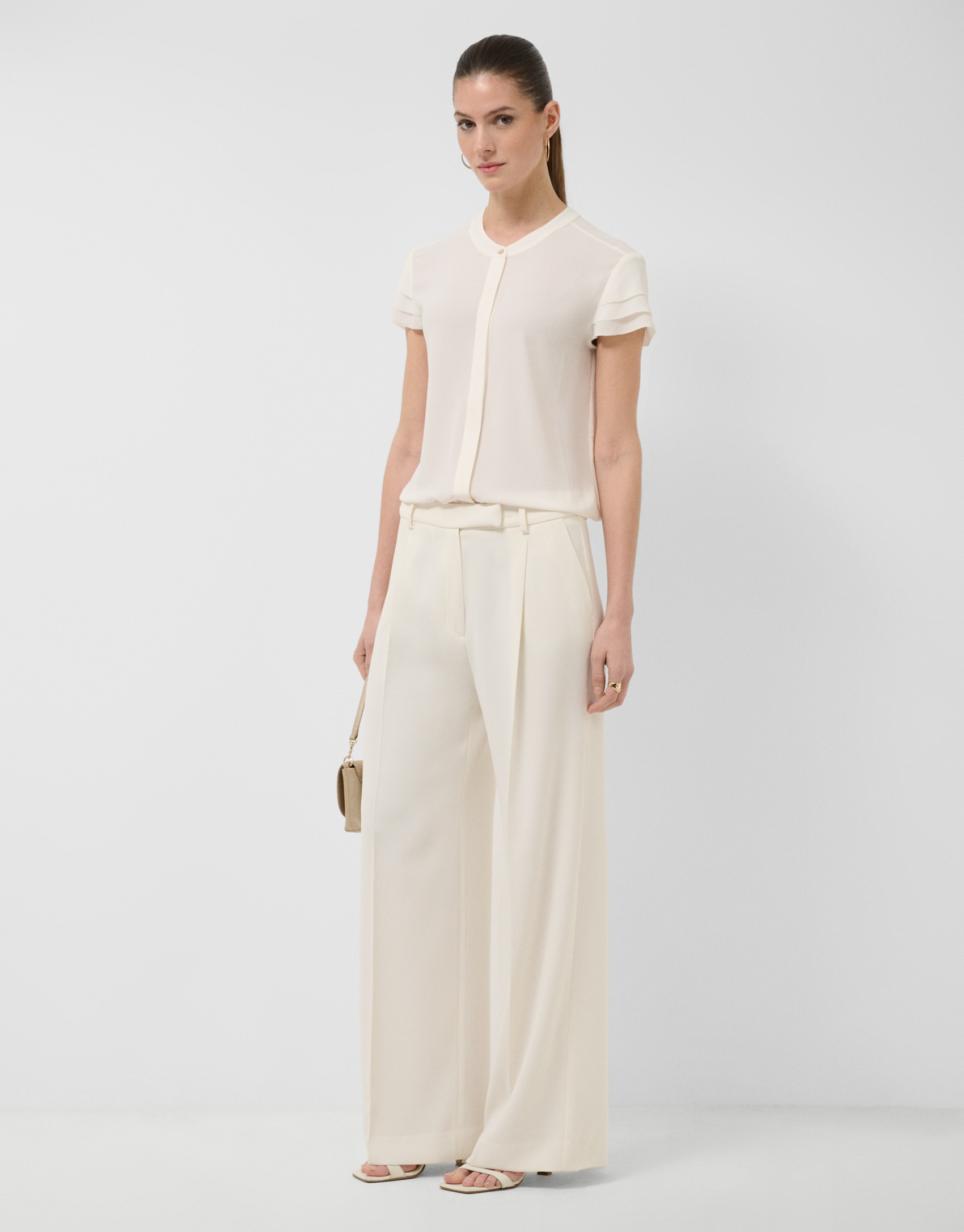 Ecru short-sleeved blouse with ruffles - Woman | Roberto Verino