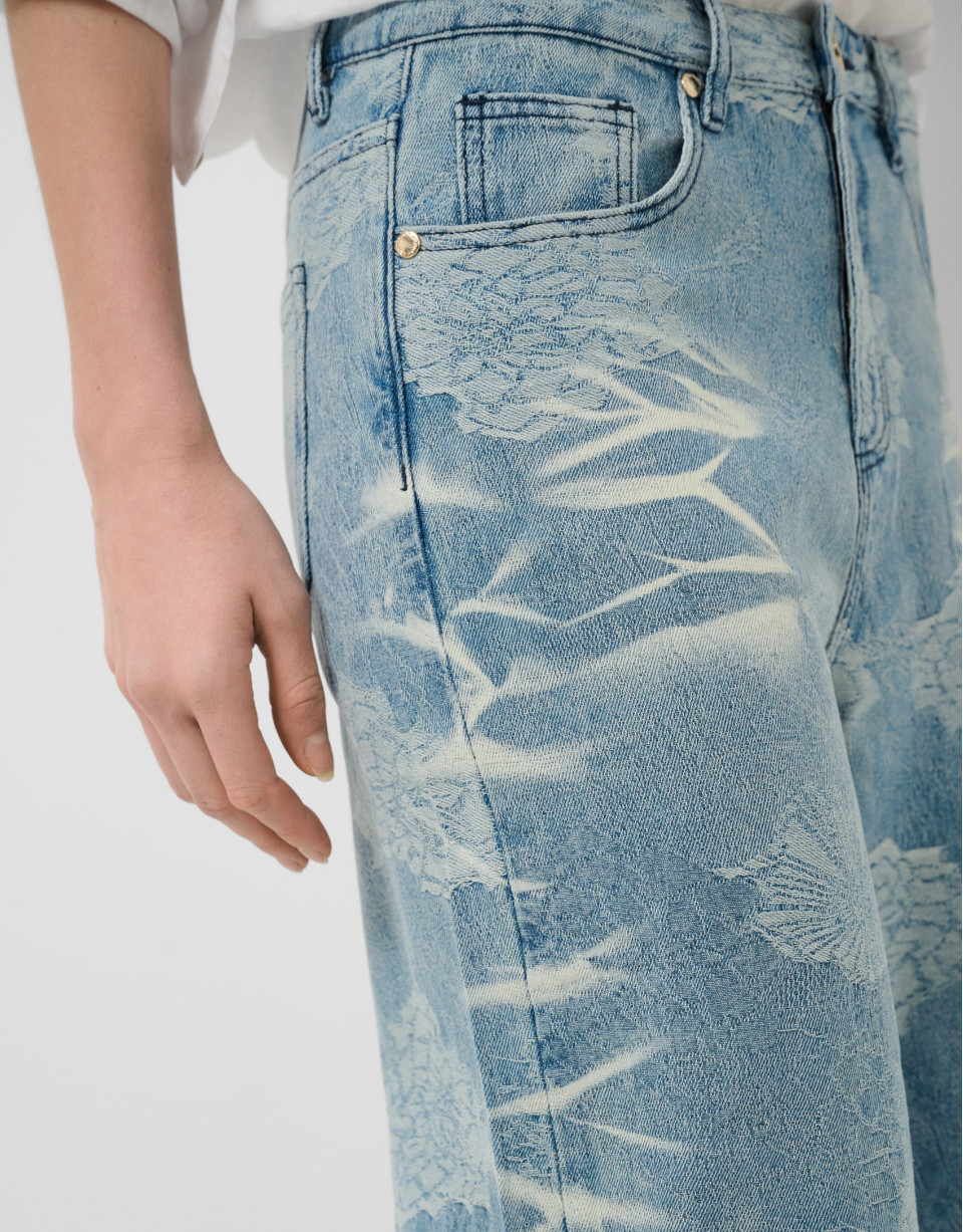 Pantalón vaquero ancho azul con jacquard y ... | Roberto Verino
