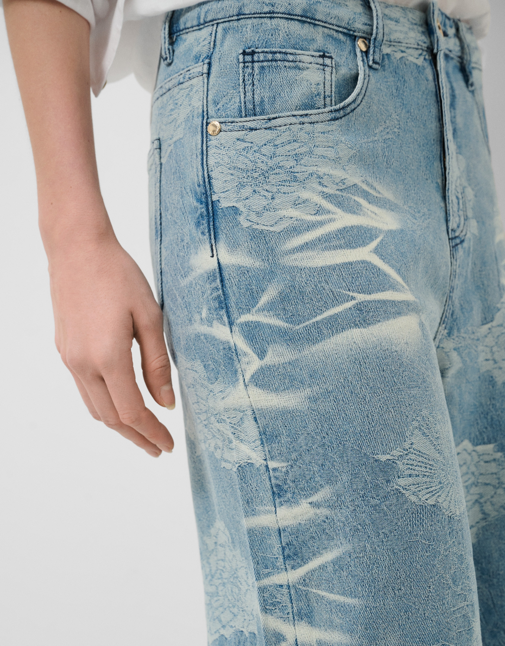 Pantalón vaquero ancho azul con jacquard y ... | Roberto Verino