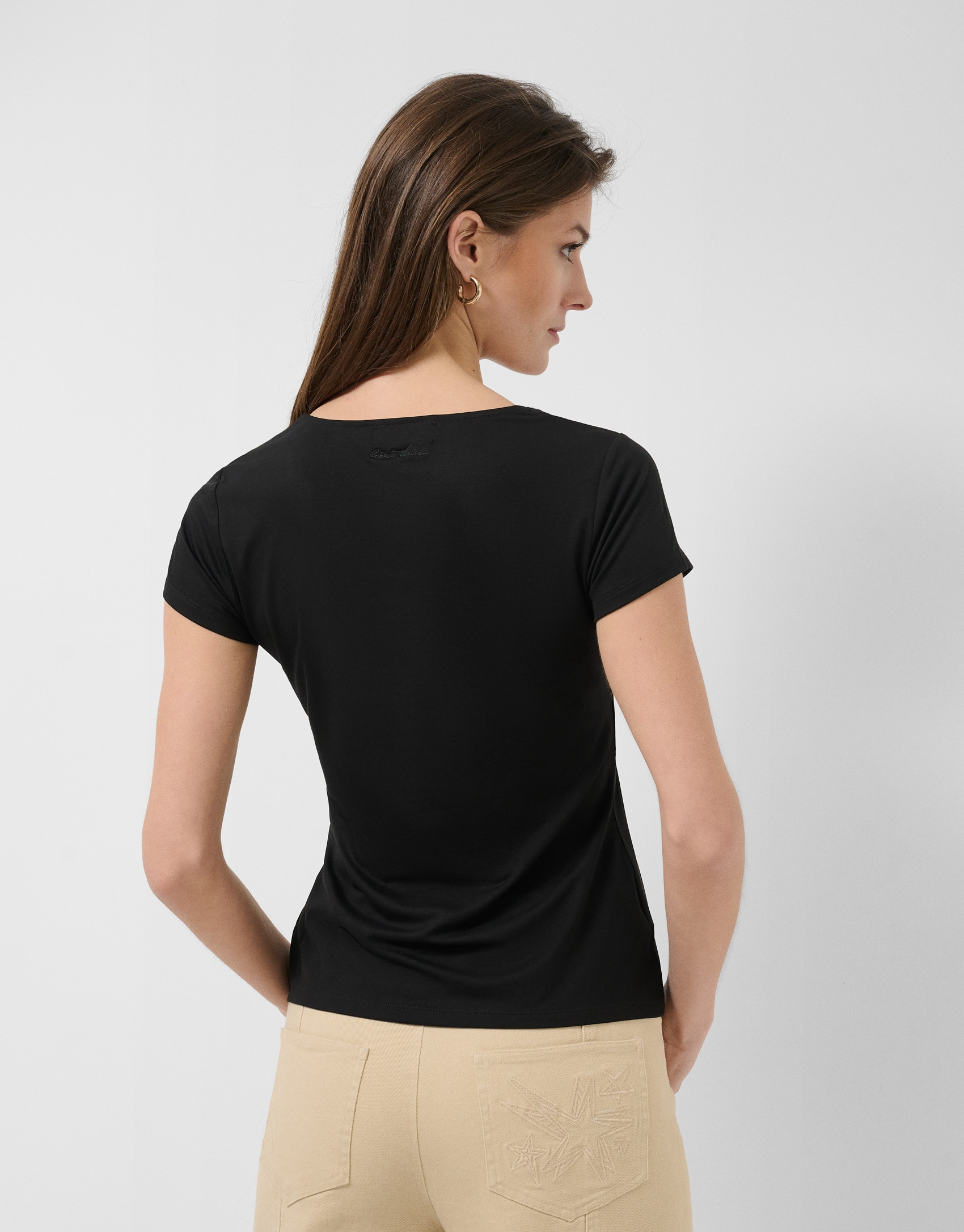 Black short-sleeved T-shirt with embroidered ... | Roberto Verino