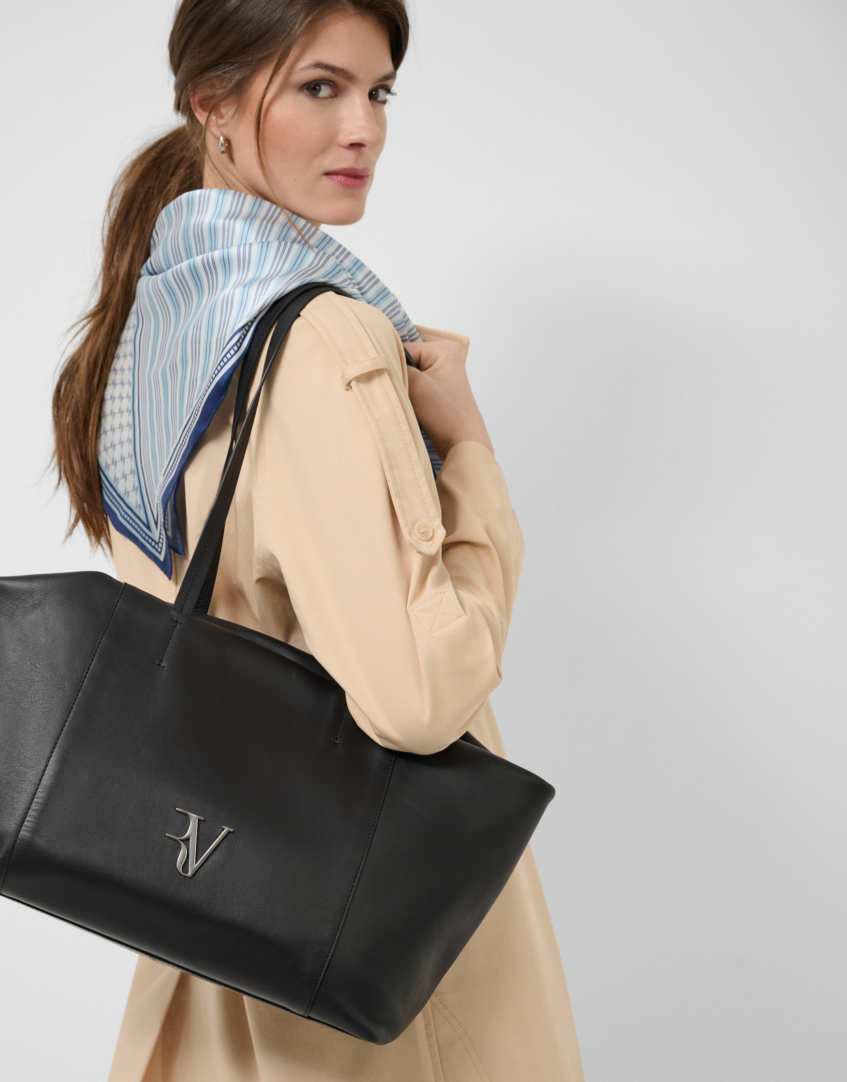 Megan Zipper black leather shopper bag - Woman | Roberto Verino