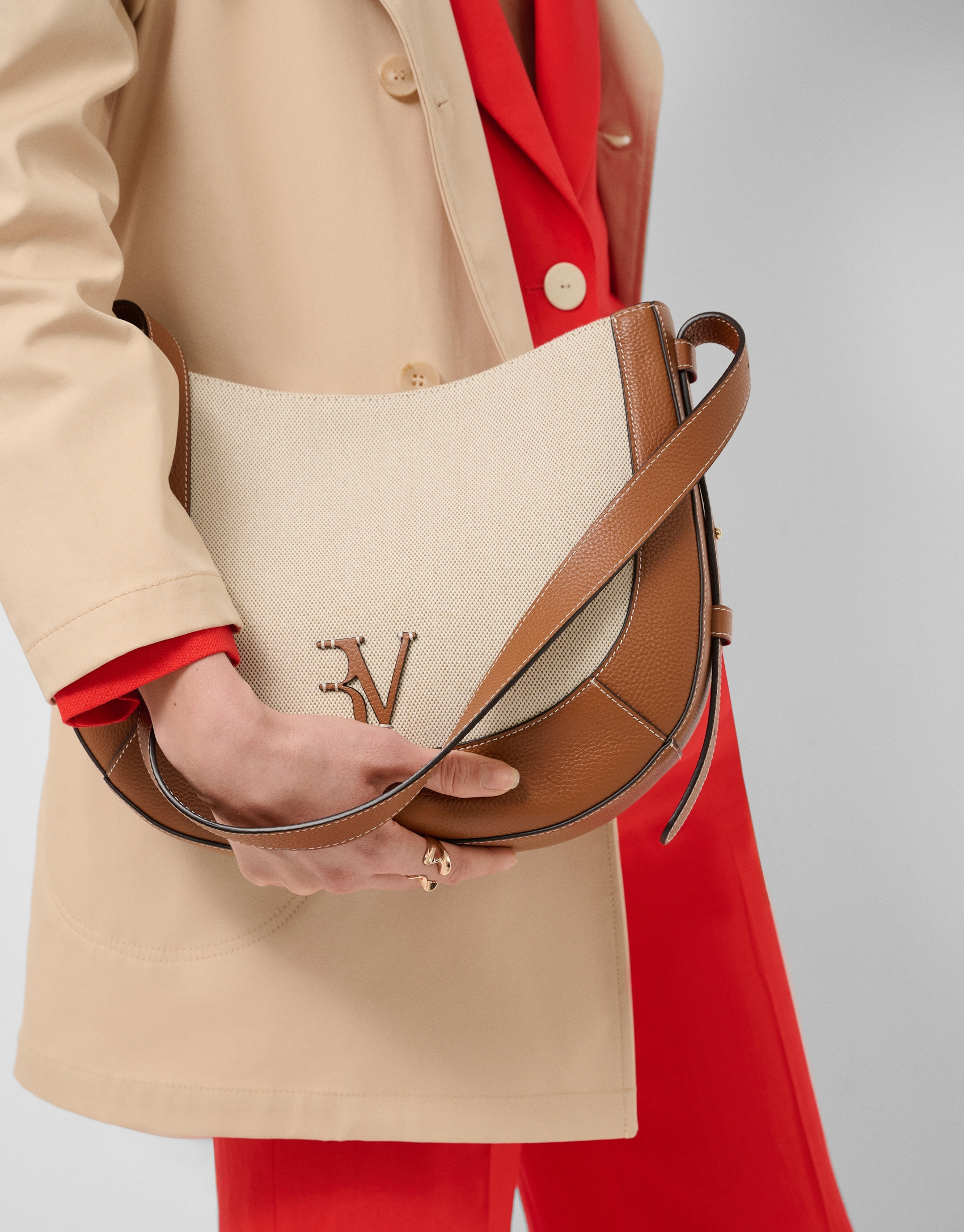 Bolso de hombro Iera Hobo lona y piel cámel | Roberto Verino
