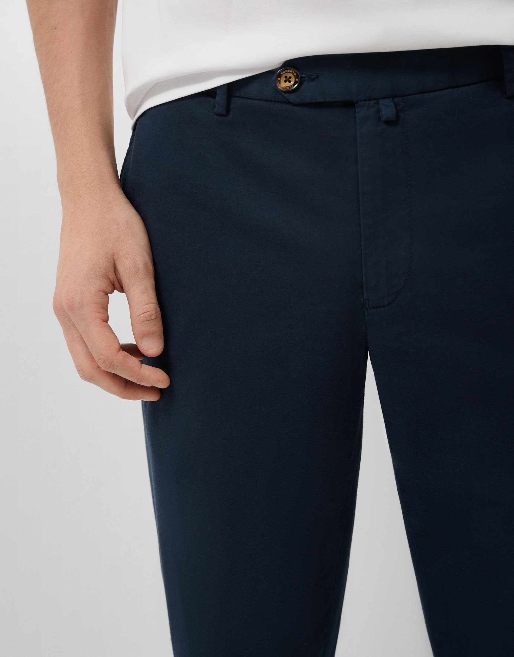 Navy blue dyed chino trousers - Man - SS2026 | Roberto Verino