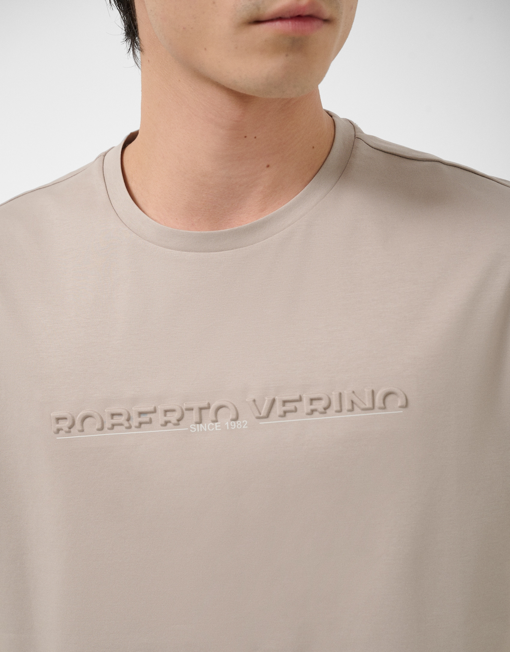Short-sleeved mink T-shirt with chest logo | Roberto Verino
